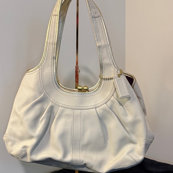 CreamLeather Ergo Kiss lock Hobo Bag